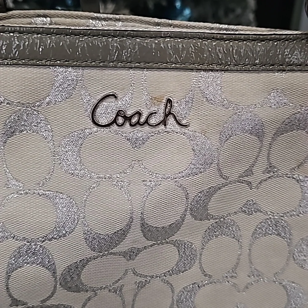 Vintage Coach Signature  Canvas & Leather tote bag (See pics for details).